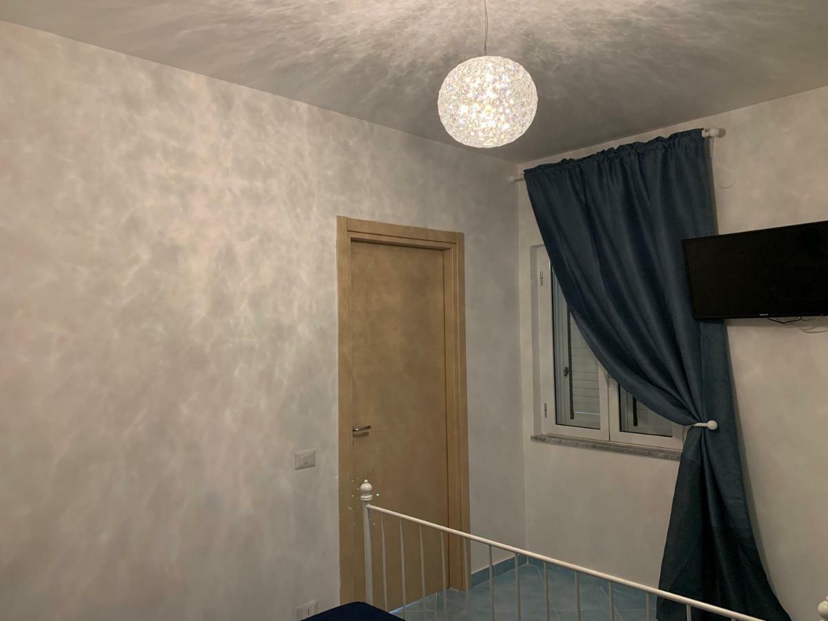 Residence Serrone Санта-Марія-ді-Кастеллабате Екстер'єр фото